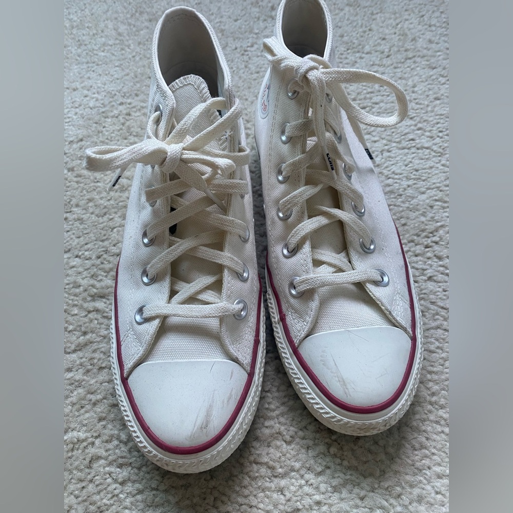 Converse Chuck Taylor Pro Cream Off-White Sneakers (size Women - 8, Men - 6)